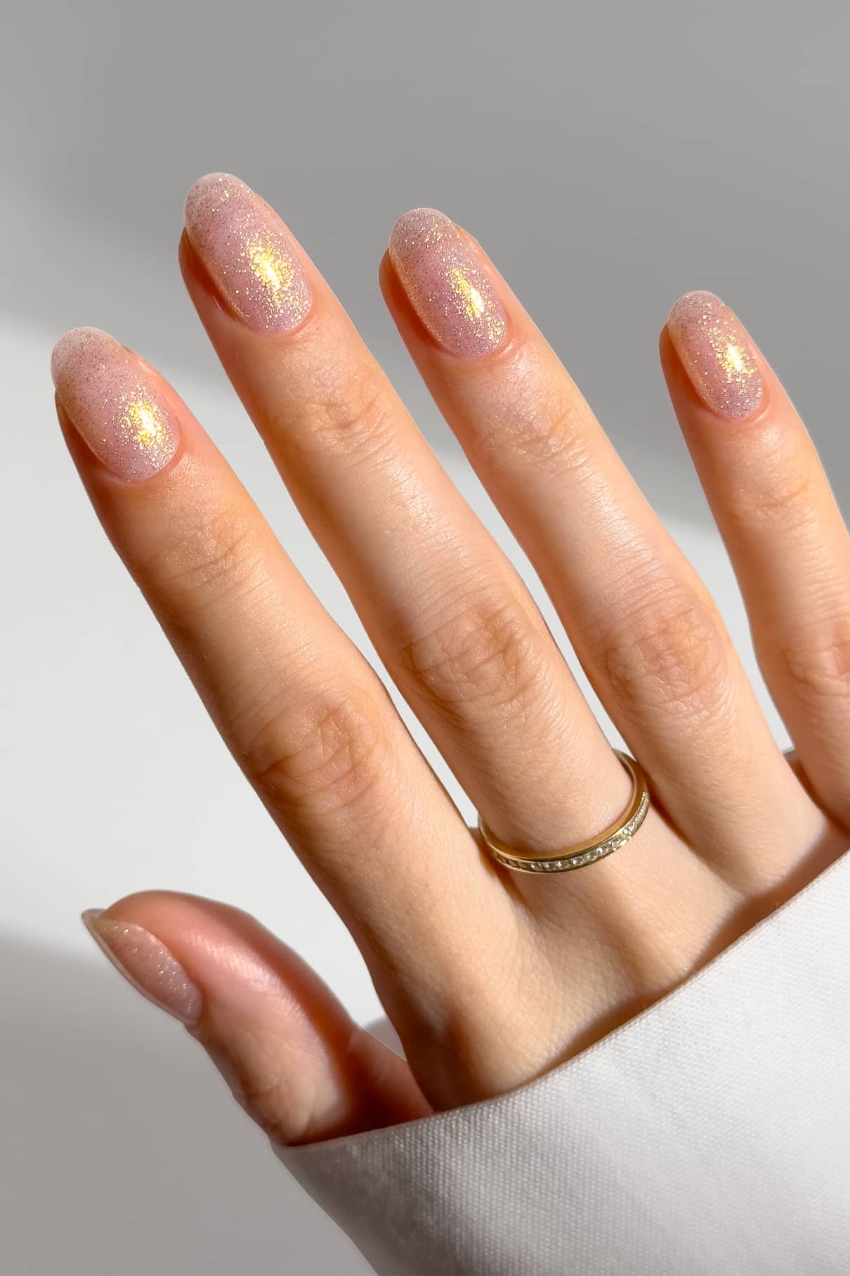 Golden Nail Sheen - Image 3